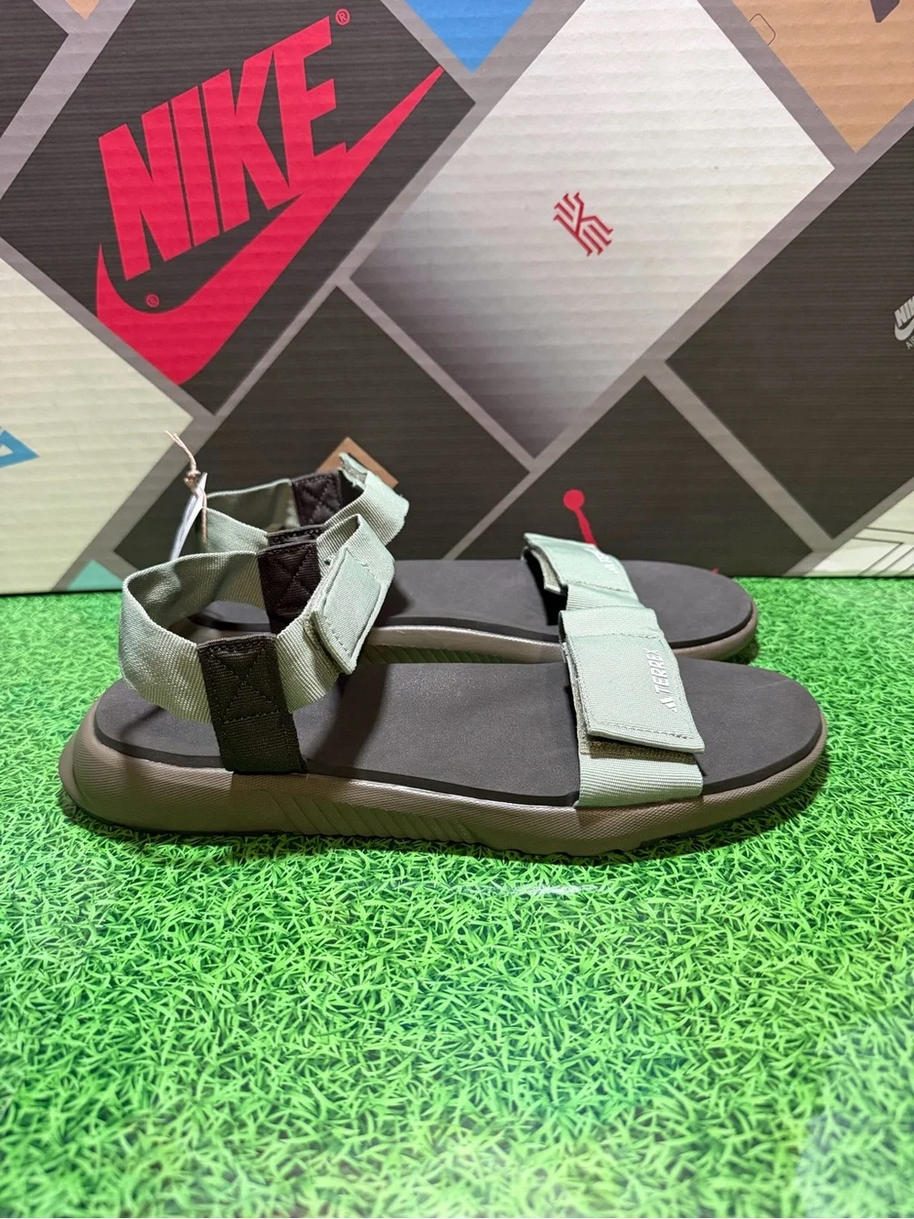 adidas Terrex Hydroterra Light Sandals JR8403 Olive Strata Tent Green Men’s Sz 9